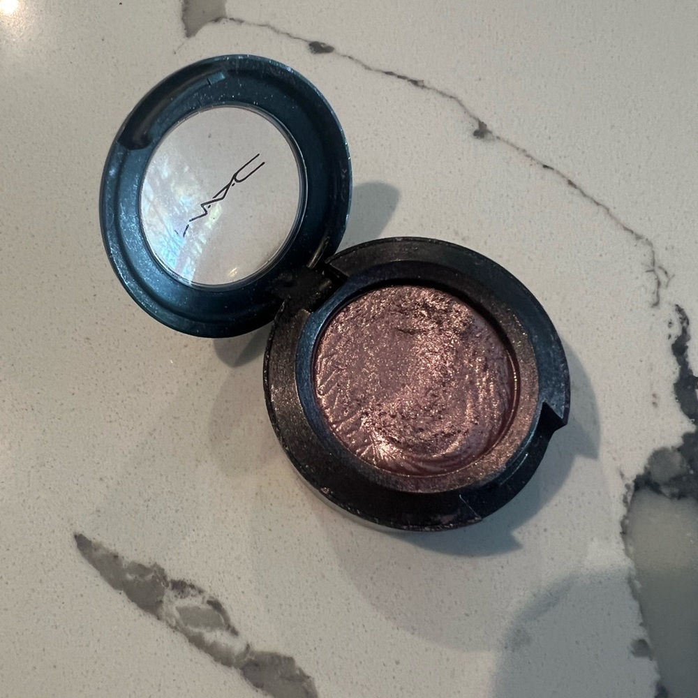 MAC Extra Dimension Eye Shadow in Smoky Mauve - Picture 2 of 8